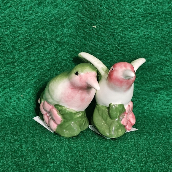 Hummingbirds Salt & Pepper Shakers from Cracker Barrel - Picture 2 of 6